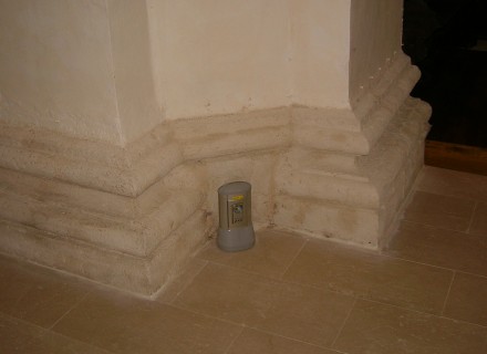 Torretta da pavimento con prese elettriche verticali