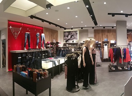 Guess - Centro Commerciale Collestrada (PG)